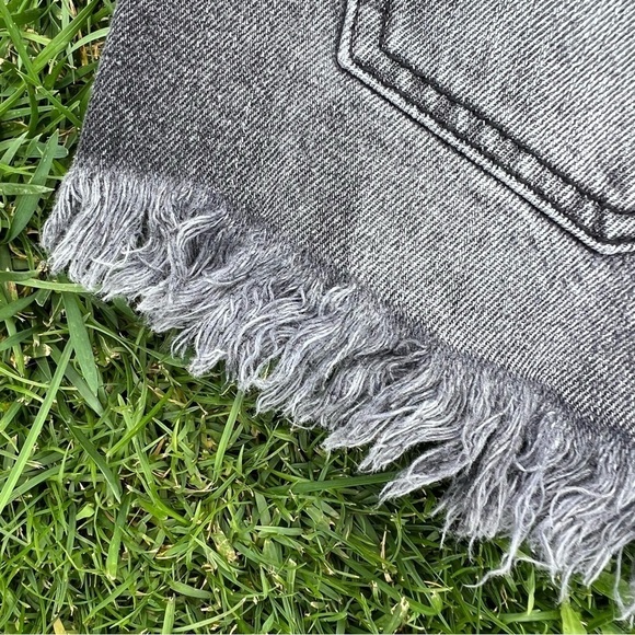 We The Free Loving Good Vibrations Distressed Frayed Shorts Size 29 Washed Black - Picture 10 of 12